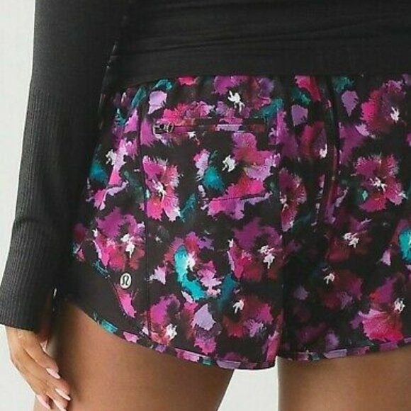 Lululemon Hotty Hot Short size 4  Fuschia / Black - Picture 2 of 11